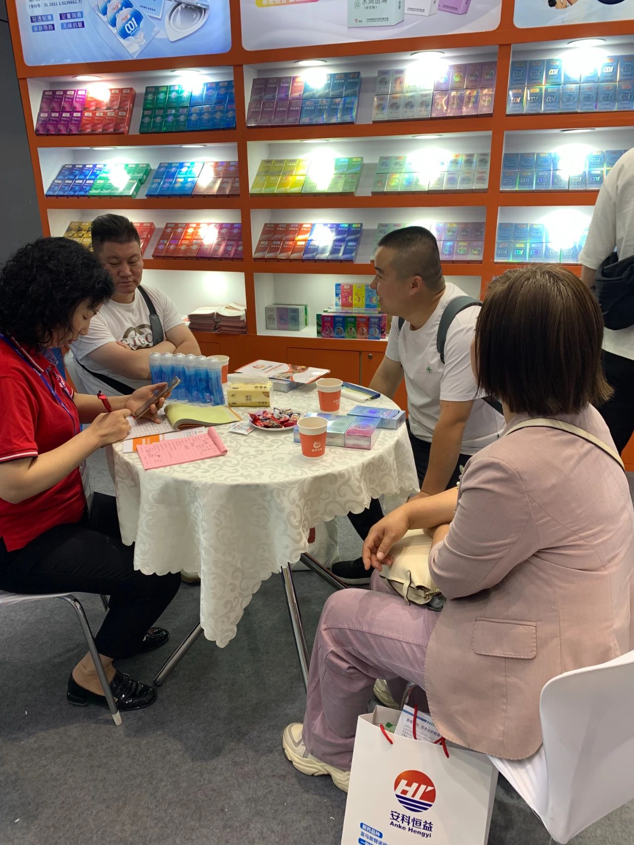 直擊現場上海國藥會首日盛況，康祥展位熱度持續飆升7.jpg